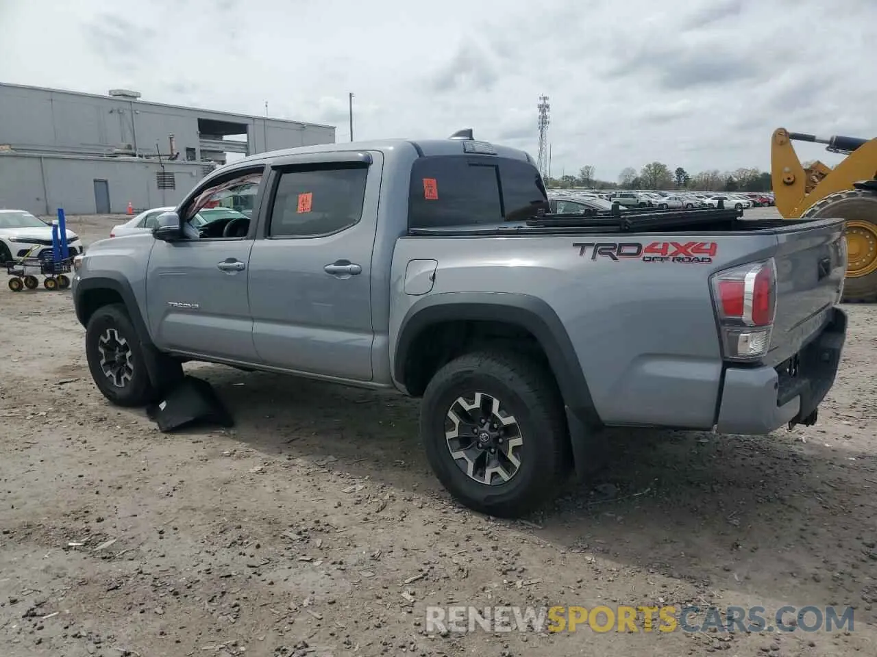 2 fotografías del automóvil dañado 5TFCZ5AN8MX255132 TOYOTA TACOMA 2021