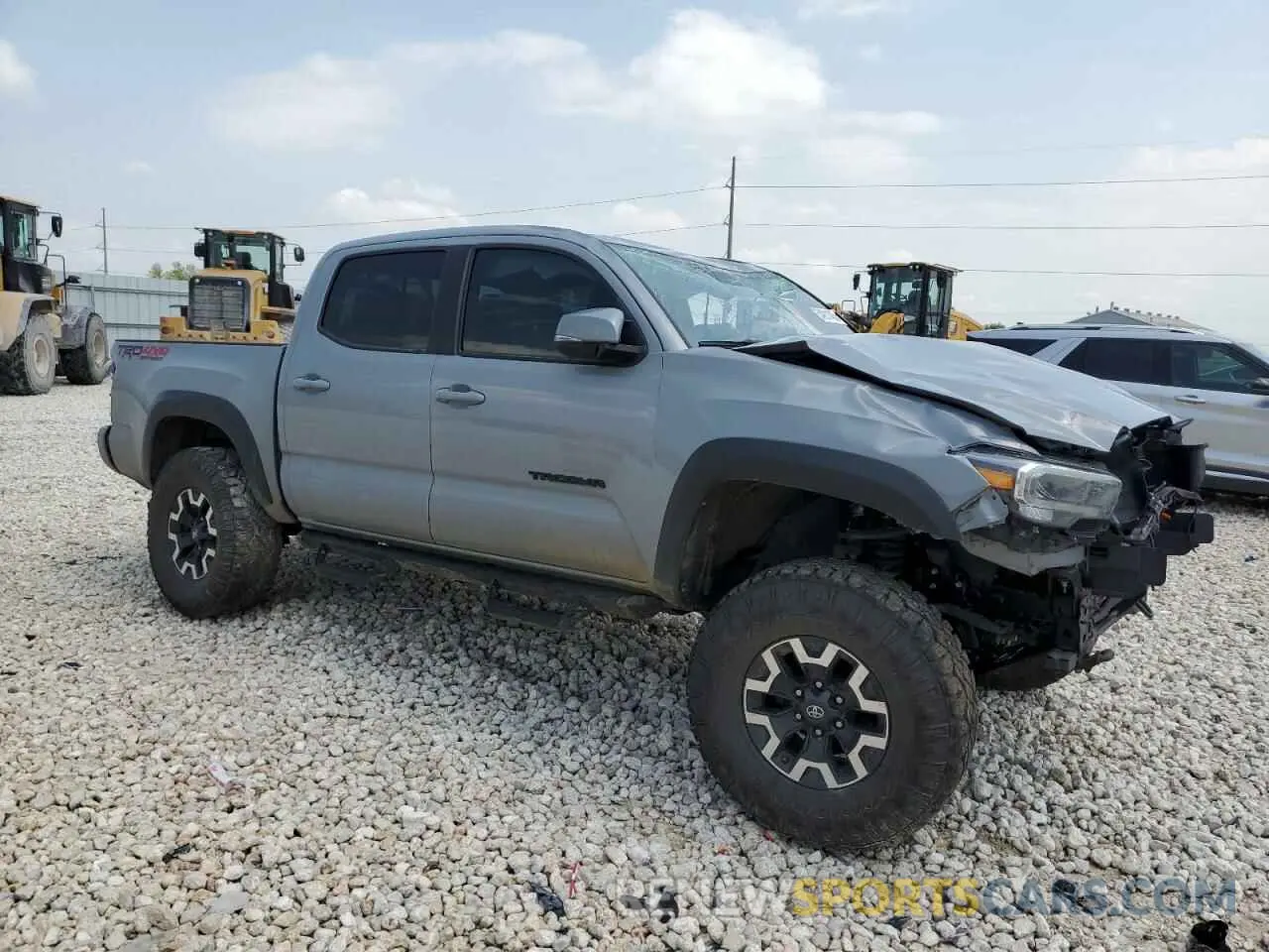 4 fotografías del automóvil dañado 5TFCZ5AN8MX256328 TOYOTA TACOMA 2021