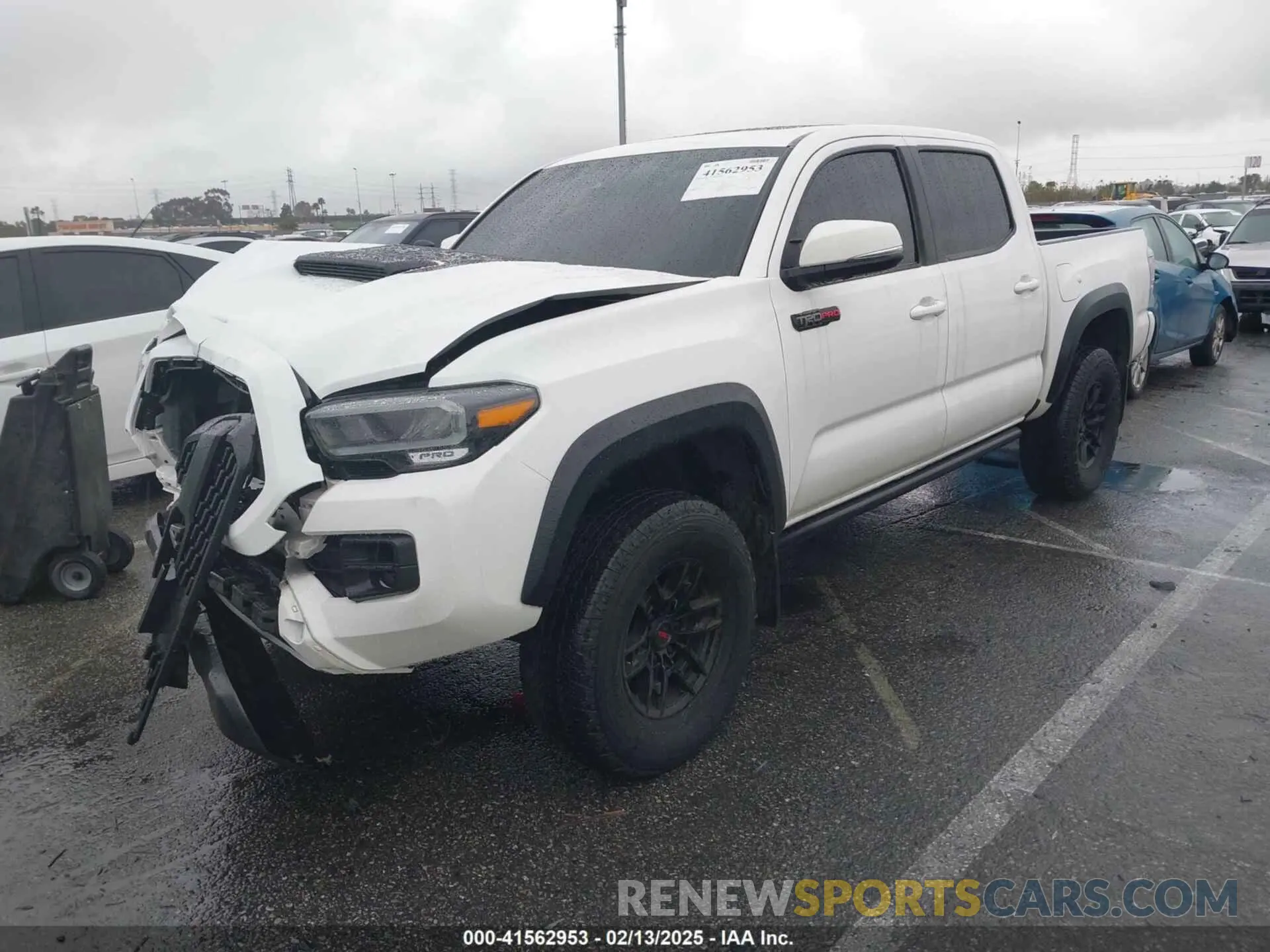 2 fotografías del automóvil dañado 5TFCZ5AN8MX260458 TOYOTA TACOMA 2021