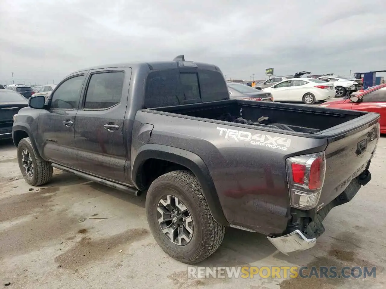 2 fotografías del automóvil dañado 5TFCZ5AN9MX245984 TOYOTA TACOMA 2021