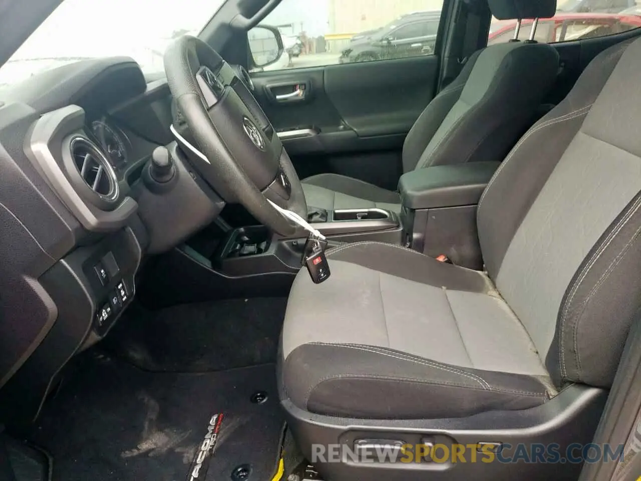 7 fotografías del automóvil dañado 5TFCZ5AN9MX245984 TOYOTA TACOMA 2021