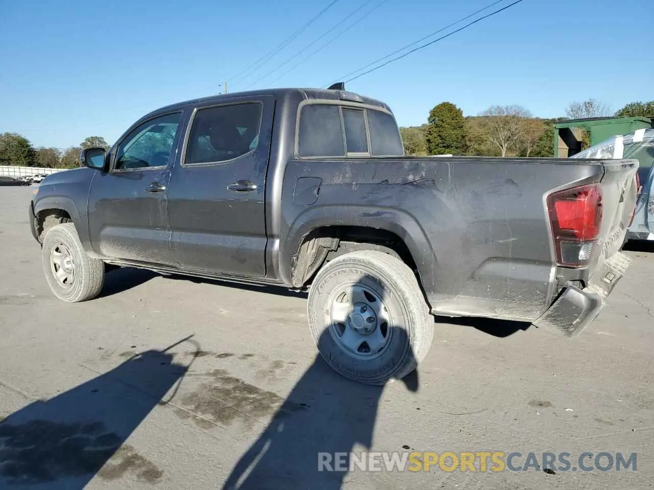 2 fotografías del automóvil dañado 5TFCZ5AN9MX254555 TOYOTA TACOMA 2021