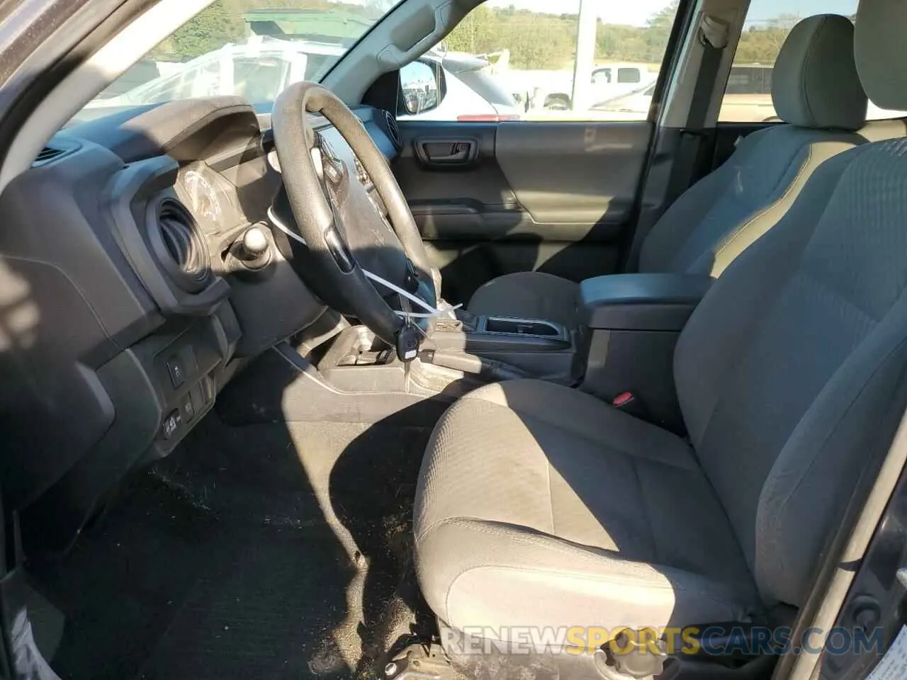 7 fotografías del automóvil dañado 5TFCZ5AN9MX254555 TOYOTA TACOMA 2021