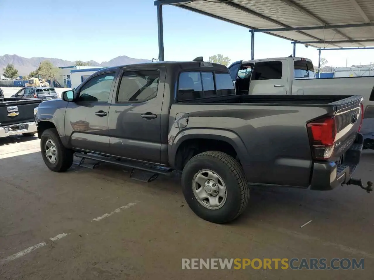 2 fotografías del automóvil dañado 5TFCZ5AN9MX257973 TOYOTA TACOMA 2021