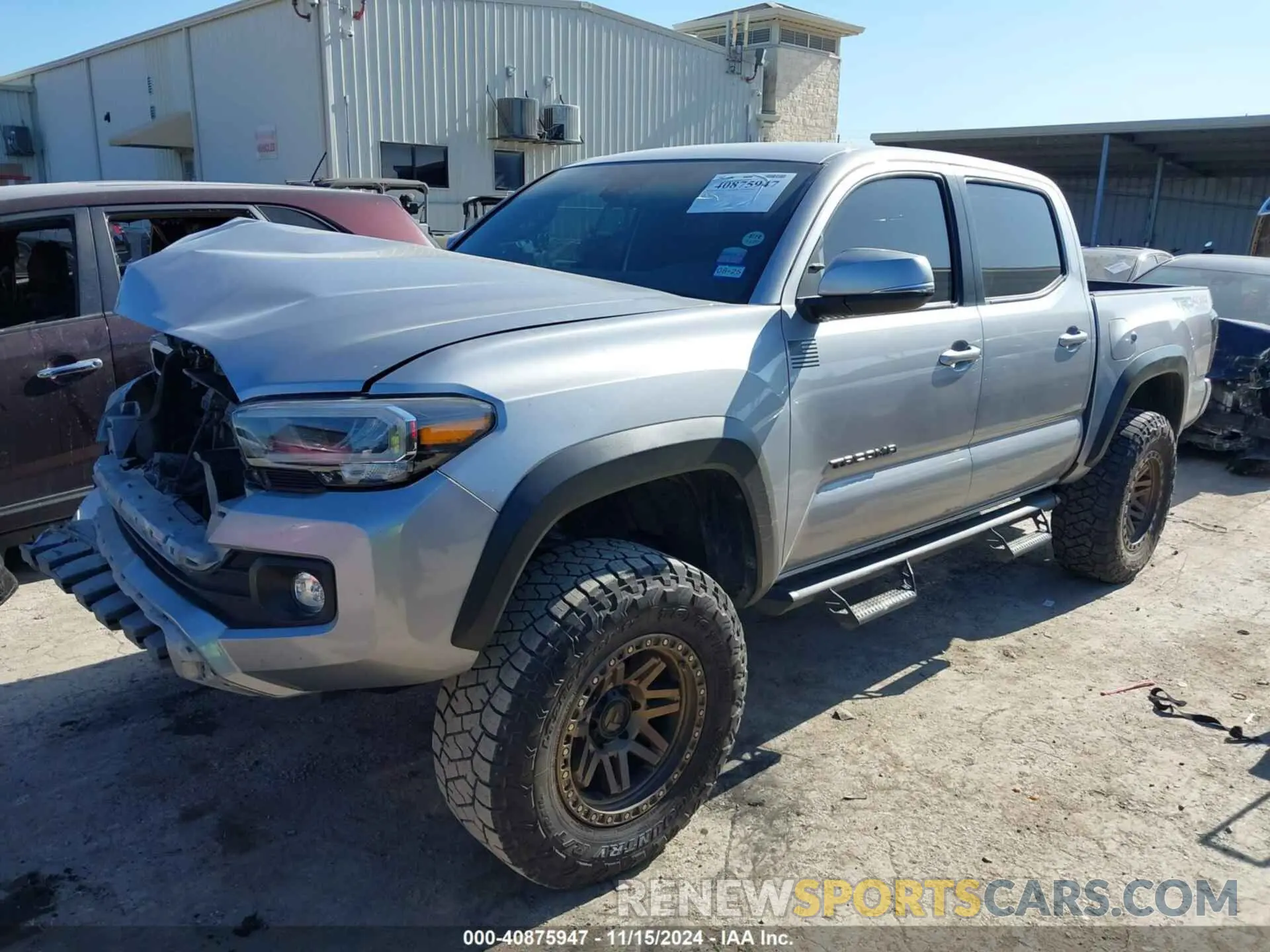 2 fotografías del automóvil dañado 5TFCZ5AN9MX258511 TOYOTA TACOMA 2021