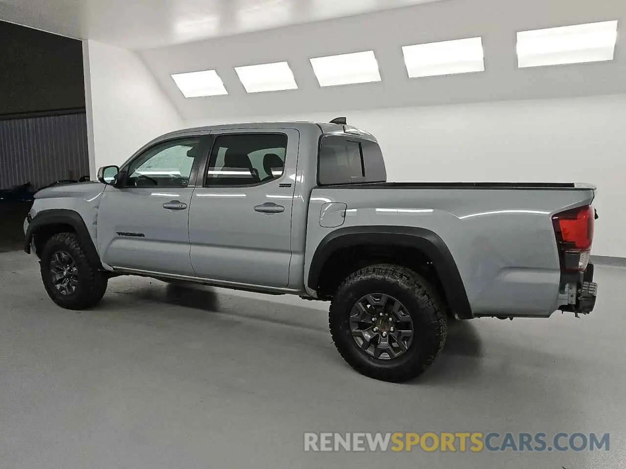 2 fotografías del automóvil dañado 5TFCZ5ANXMX275818 TOYOTA TACOMA 2021