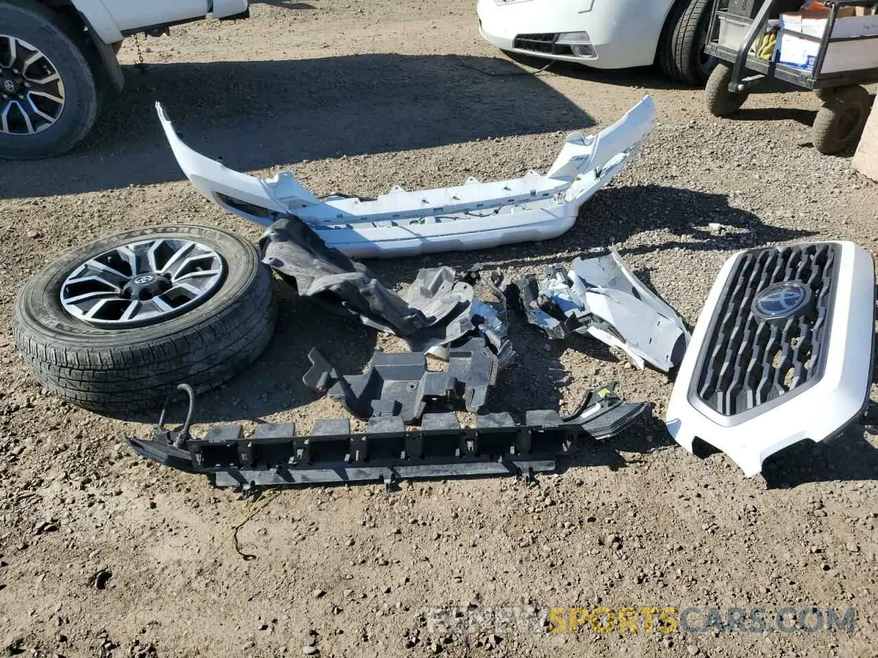 12 fotografías del automóvil dañado 5TFDZ5BN0MX067837 TOYOTA TACOMA 2021