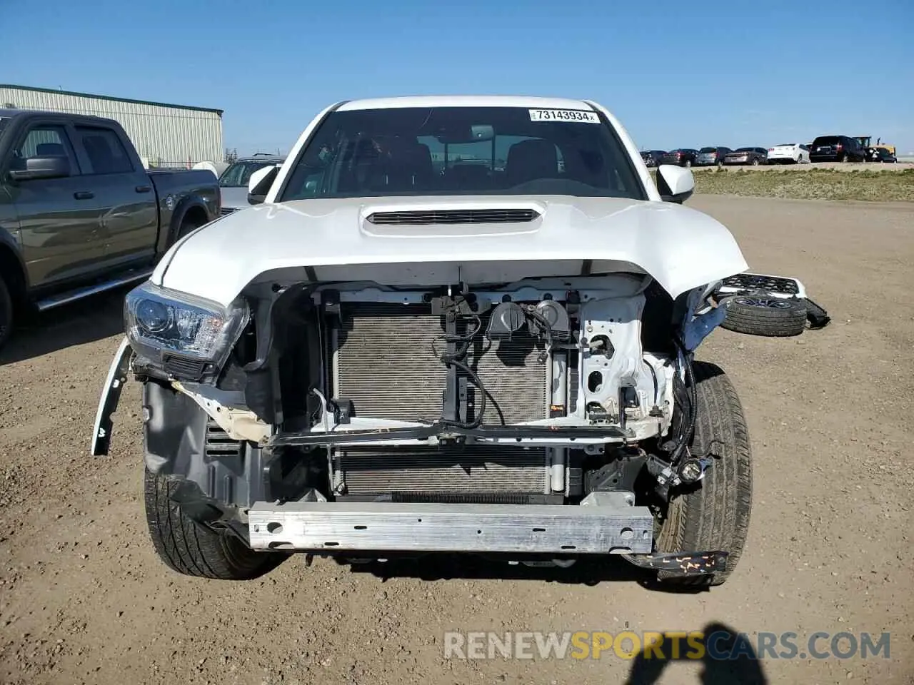5 fotografías del automóvil dañado 5TFDZ5BN0MX067837 TOYOTA TACOMA 2021