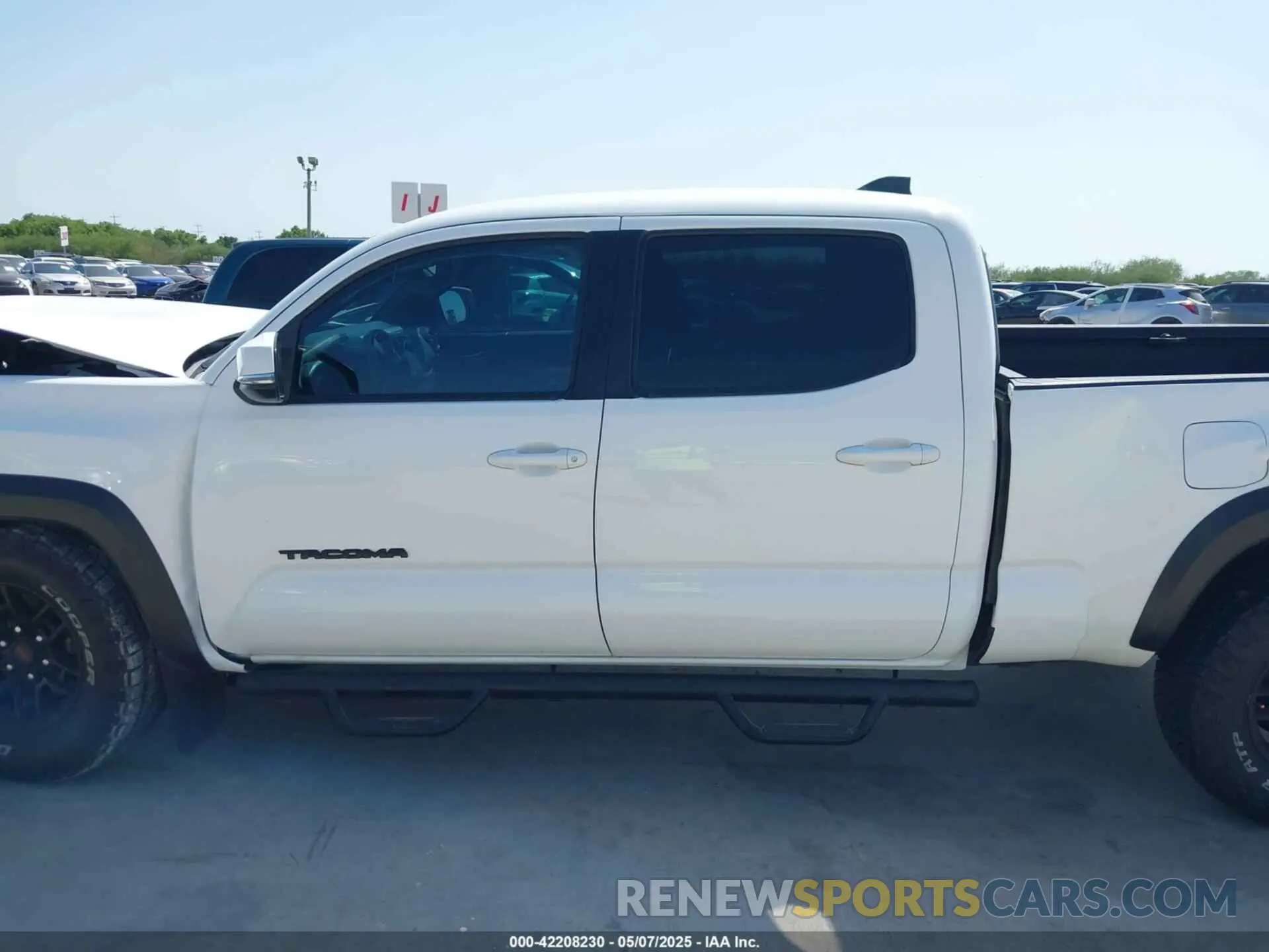 15 fotografías del automóvil dañado 5TFDZ5BN3MX061420 TOYOTA TACOMA 2021