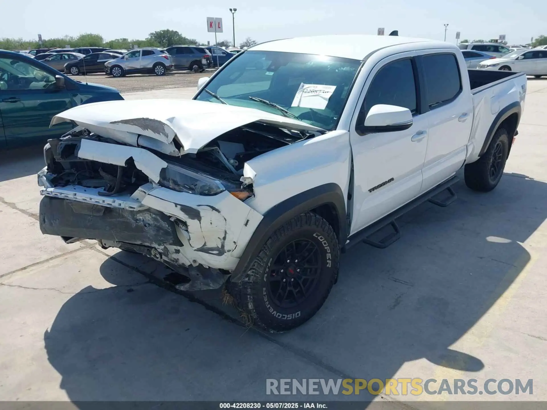 2 fotografías del automóvil dañado 5TFDZ5BN3MX061420 TOYOTA TACOMA 2021