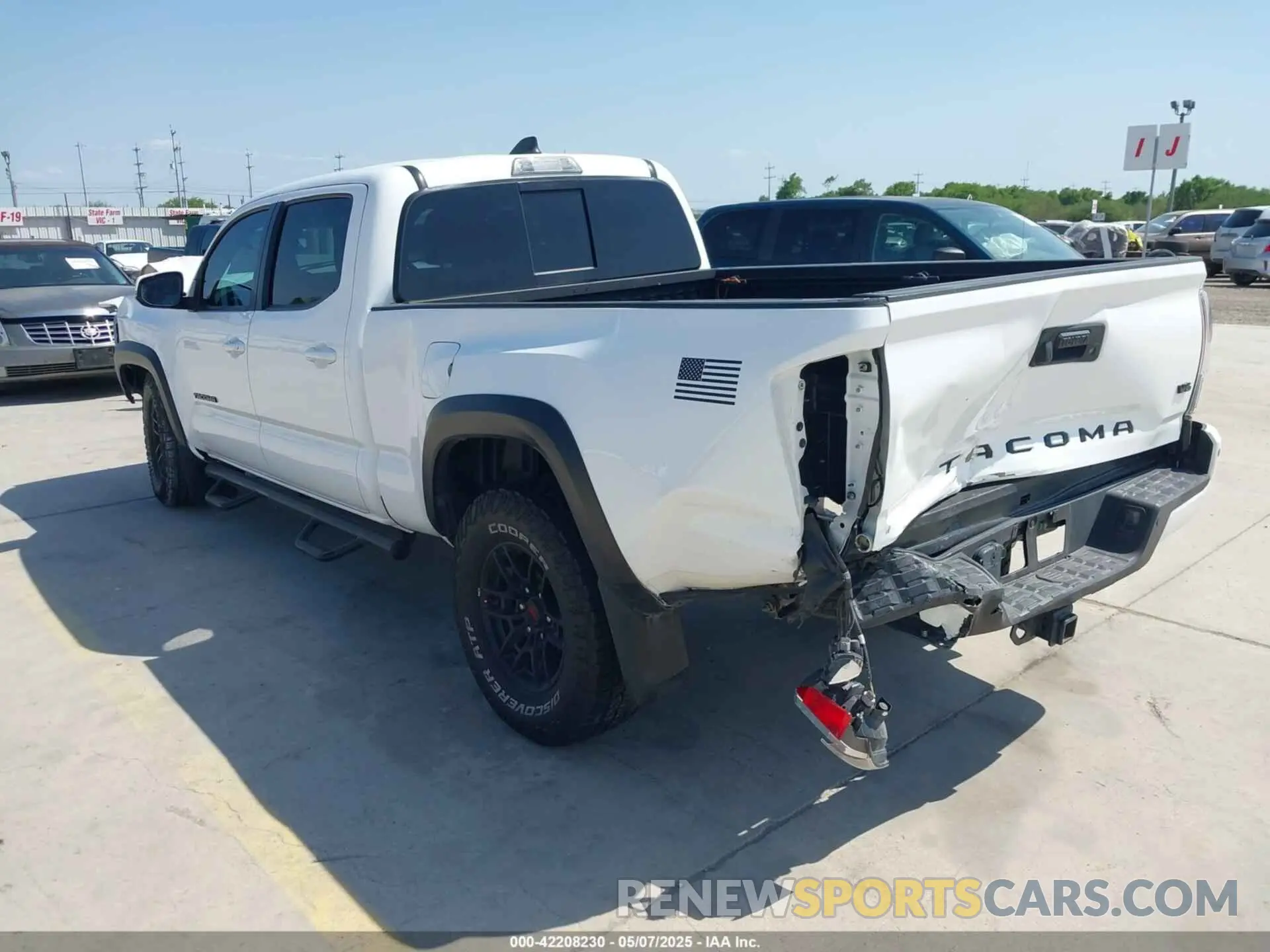 3 fotografías del automóvil dañado 5TFDZ5BN3MX061420 TOYOTA TACOMA 2021