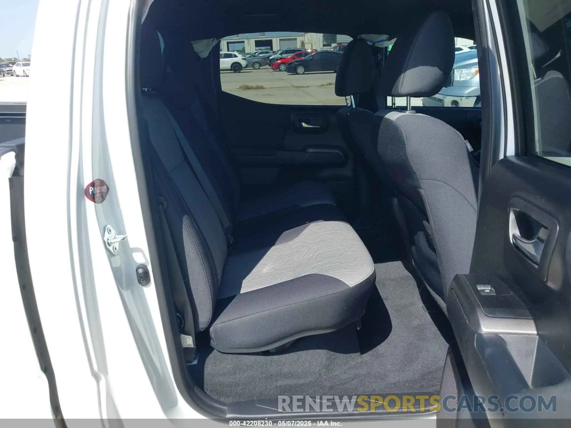 8 fotografías del automóvil dañado 5TFDZ5BN3MX061420 TOYOTA TACOMA 2021
