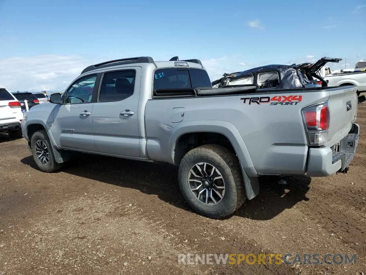 2 fotografías del automóvil dañado 5TFDZ5BN8MX063275 TOYOTA TACOMA 2021