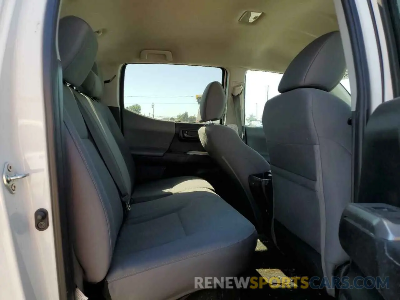 10 fotografías del automóvil dañado 3TMAZ5CN0NM165517 TOYOTA TACOMA 2022