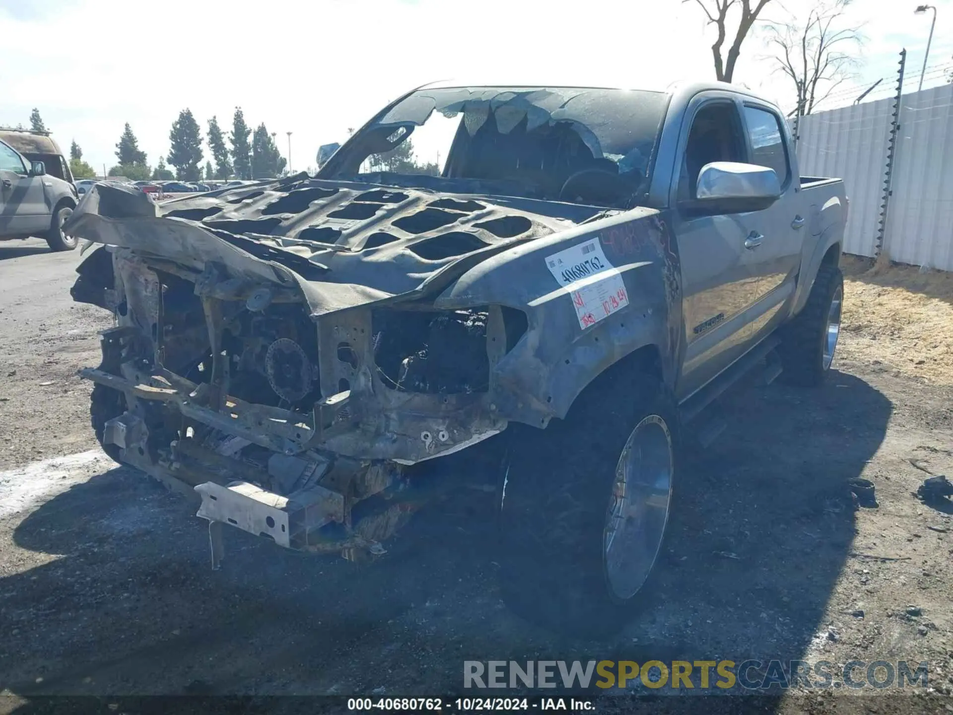 2 fotografías del automóvil dañado 3TMAZ5CN0NM173116 TOYOTA TACOMA 2022
