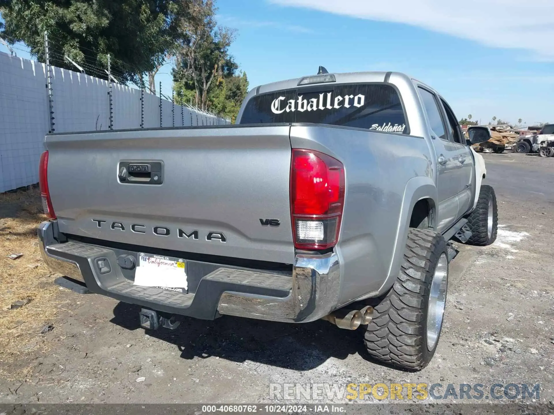 4 fotografías del automóvil dañado 3TMAZ5CN0NM173116 TOYOTA TACOMA 2022