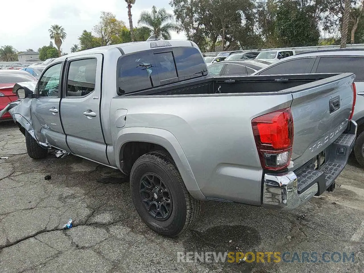 2 fotografías del automóvil dañado 3TMAZ5CN0NM173410 TOYOTA TACOMA 2022