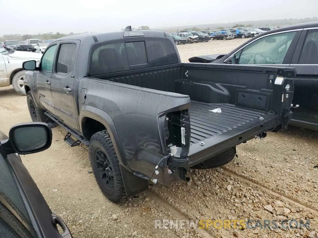 2 fotografías del automóvil dañado 3TMAZ5CN0NM177795 TOYOTA TACOMA 2022