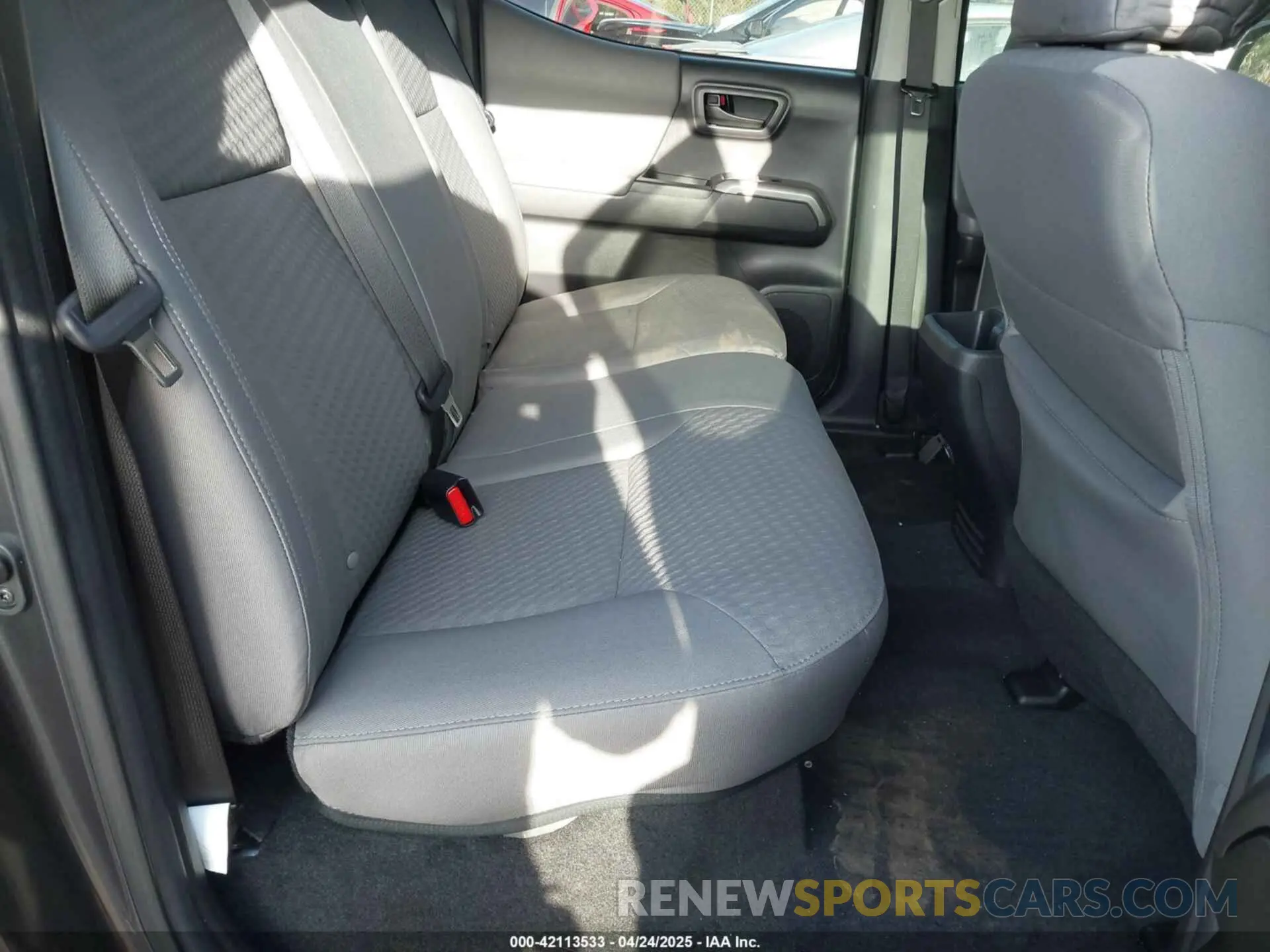8 fotografías del automóvil dañado 3TMAZ5CN1NM189003 TOYOTA TACOMA 2022