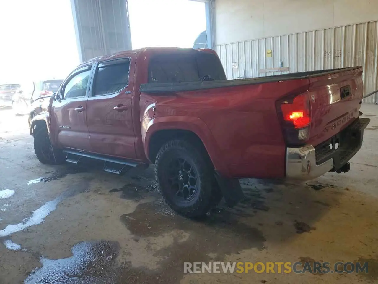 2 fotografías del automóvil dañado 3TMAZ5CN1NM192161 TOYOTA TACOMA 2022