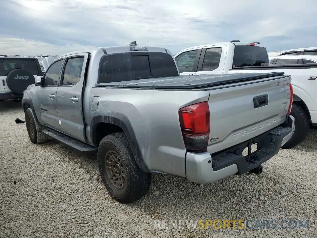 2 fotografías del automóvil dañado 3TMAZ5CN2NM160528 TOYOTA TACOMA 2022