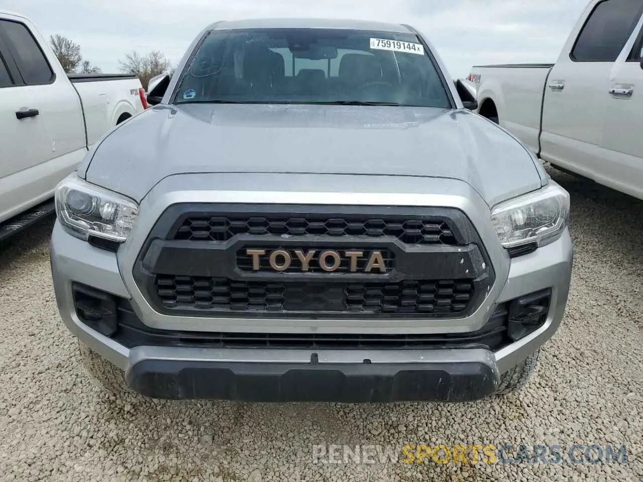5 fotografías del automóvil dañado 3TMAZ5CN2NM160528 TOYOTA TACOMA 2022