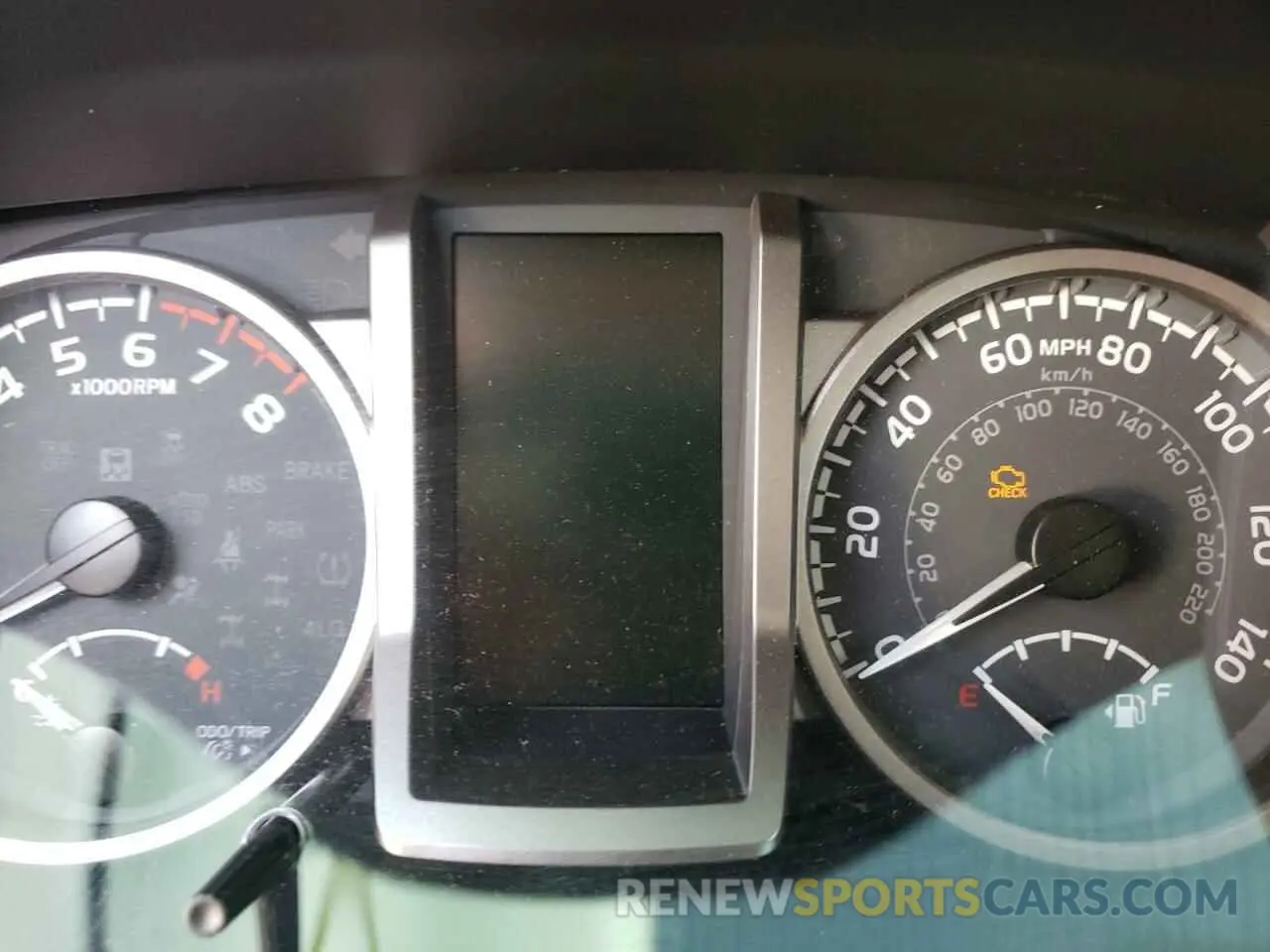 8 fotografías del automóvil dañado 3TMAZ5CN2NM176969 TOYOTA TACOMA 2022