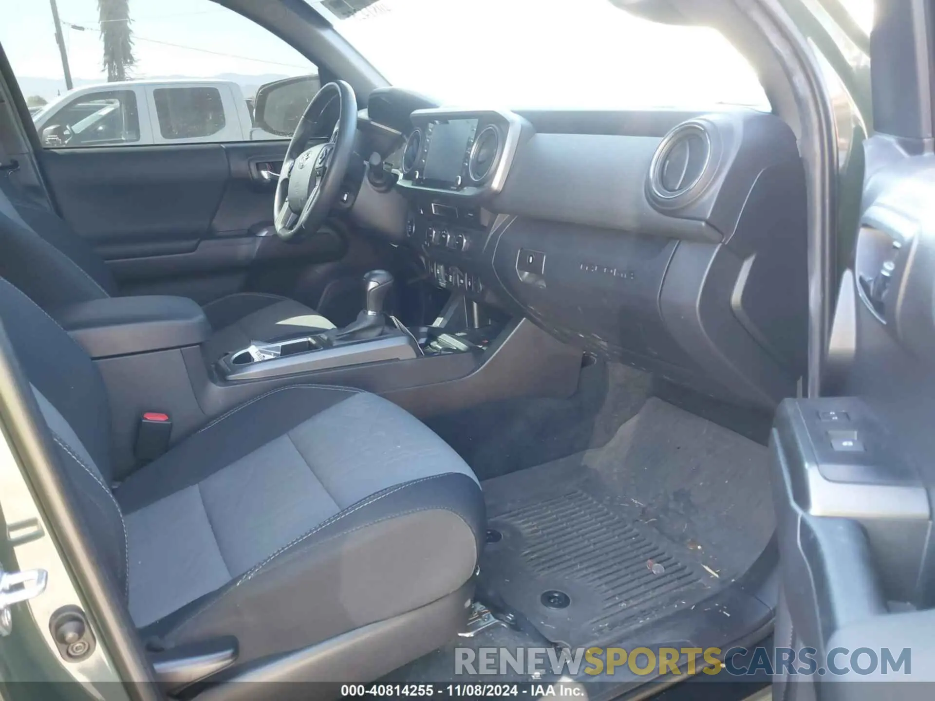 5 fotografías del automóvil dañado 3TMAZ5CN2NM182979 TOYOTA TACOMA 2022