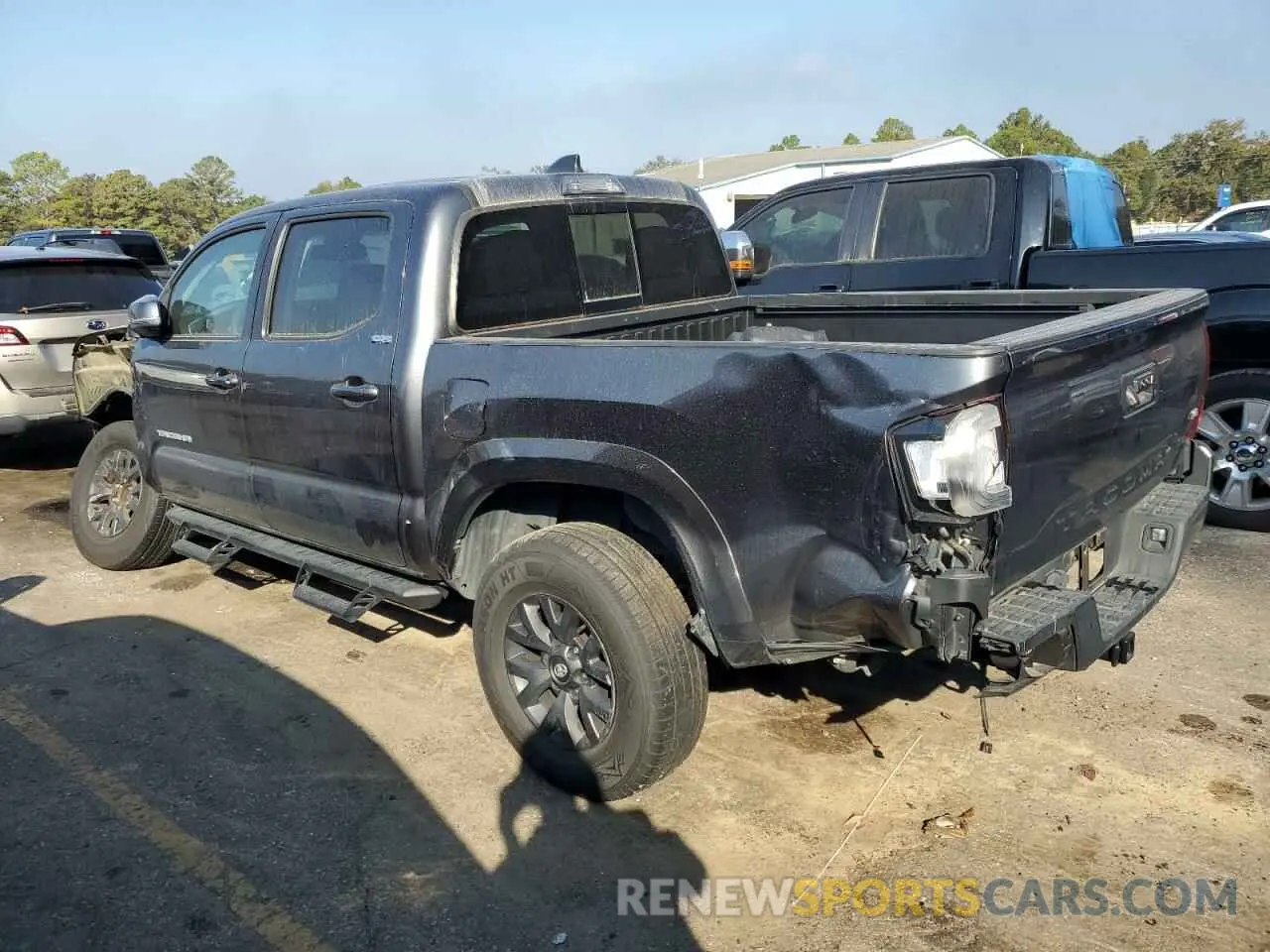 2 fotografías del automóvil dañado 3TMAZ5CN3NM163034 TOYOTA TACOMA 2022