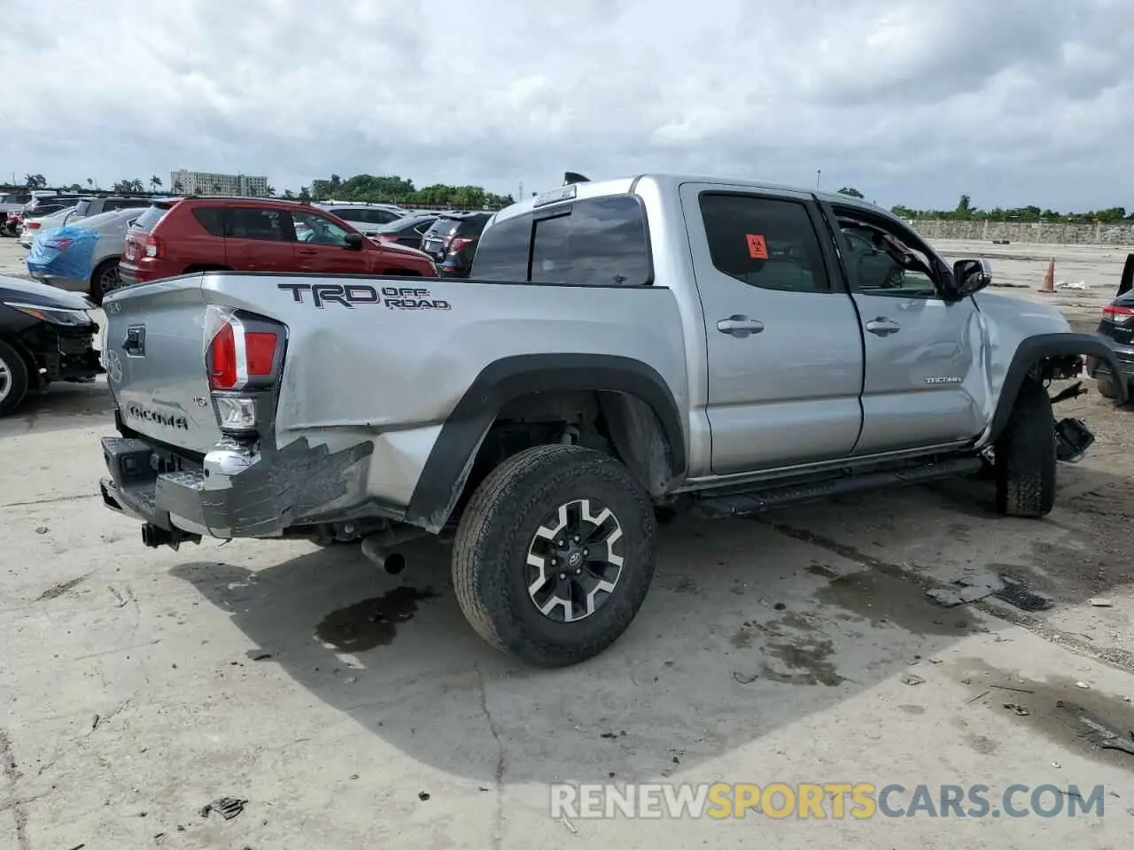 3 fotografías del automóvil dañado 3TMAZ5CN3NM184935 TOYOTA TACOMA 2022