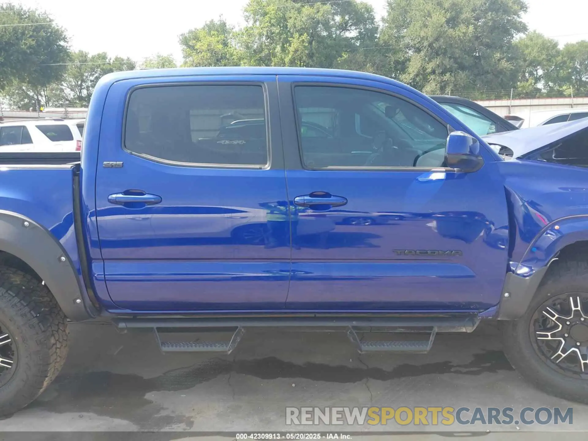 13 fotografías del automóvil dañado 3TMAZ5CN4NM172017 TOYOTA TACOMA 2022