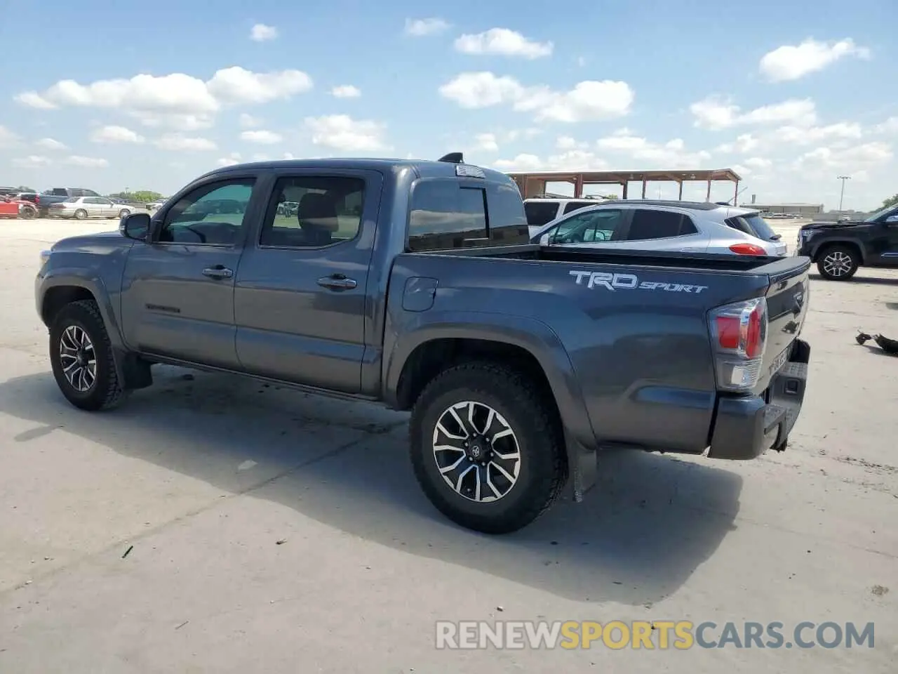 2 fotografías del automóvil dañado 3TMAZ5CN4NM184443 TOYOTA TACOMA 2022