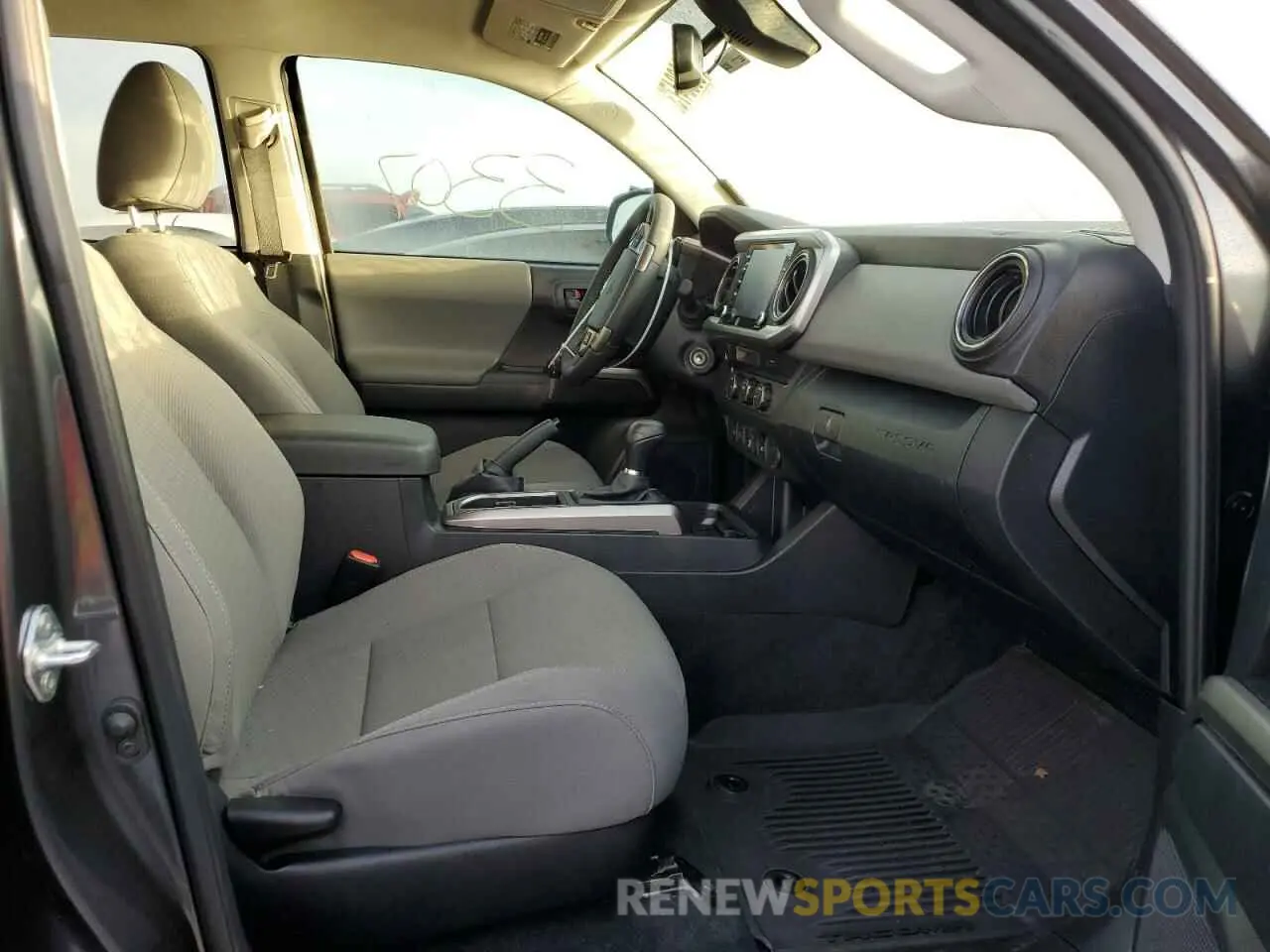 5 fotografías del automóvil dañado 3TMAZ5CN4NM186922 TOYOTA TACOMA 2022