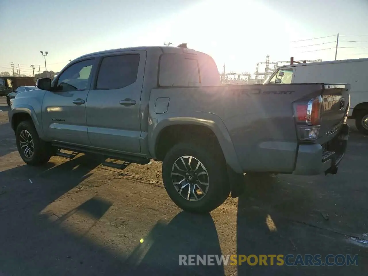 2 fotografías del automóvil dañado 3TMAZ5CN4NM196074 TOYOTA TACOMA 2022