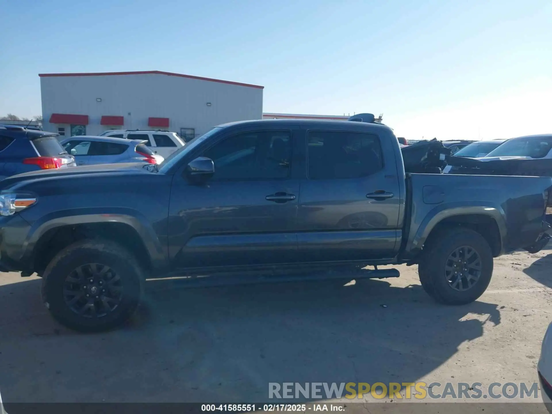 14 fotografías del automóvil dañado 3TMAZ5CN5NM176660 TOYOTA TACOMA 2022