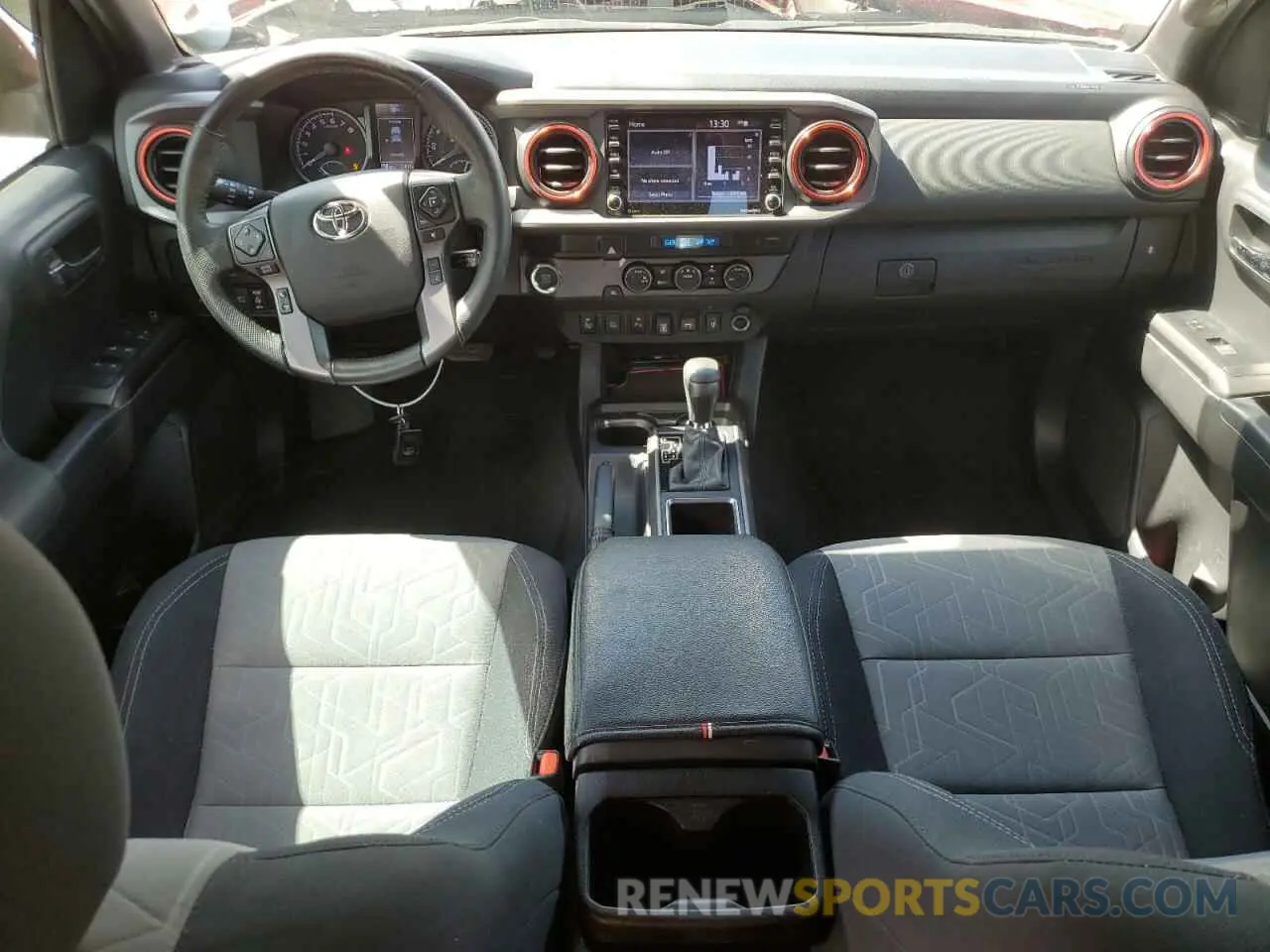 8 fotografías del automóvil dañado 3TMAZ5CN5NM177159 TOYOTA TACOMA 2022
