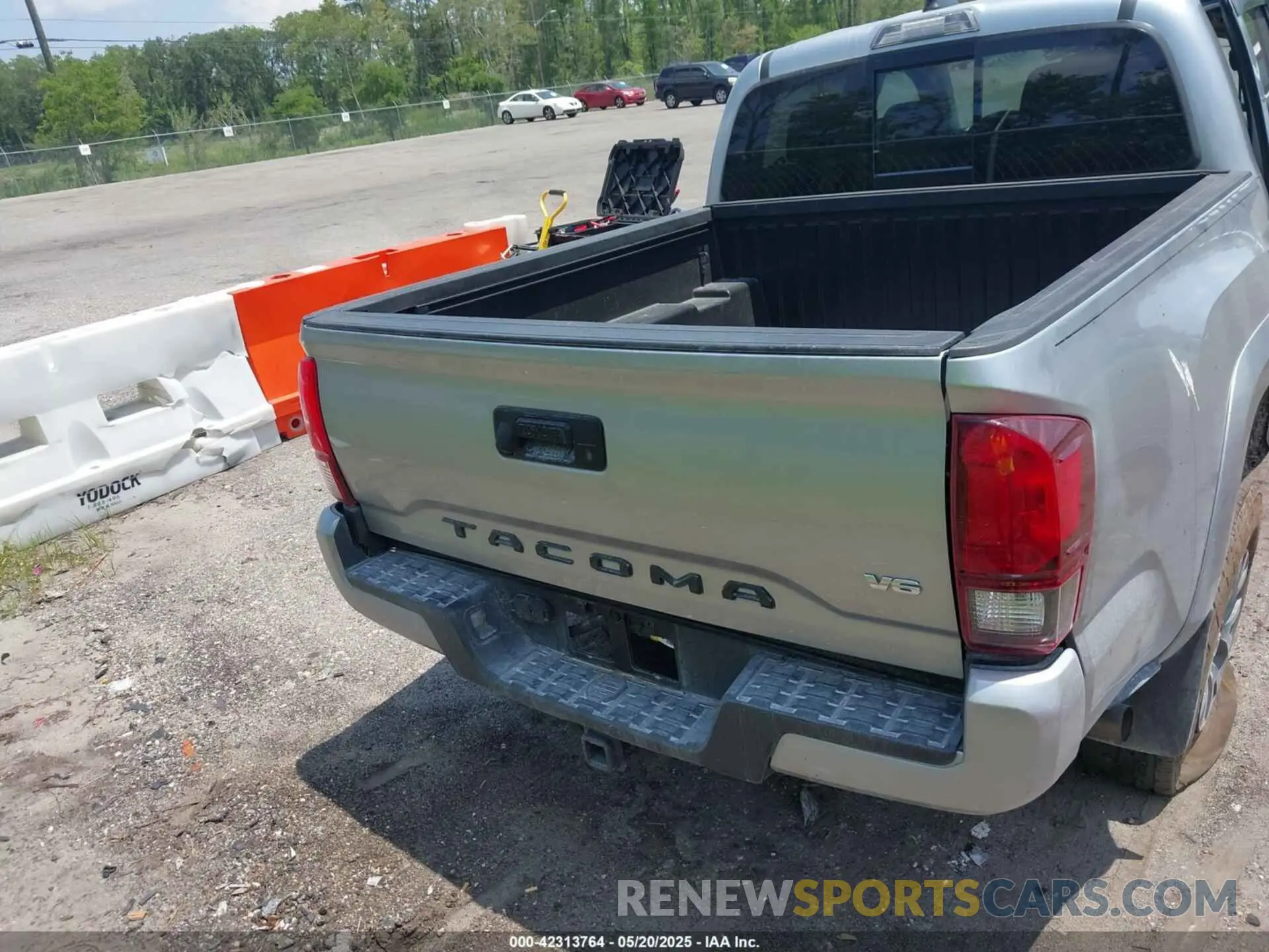17 fotografías del automóvil dañado 3TMAZ5CN5NM181423 TOYOTA TACOMA 2022