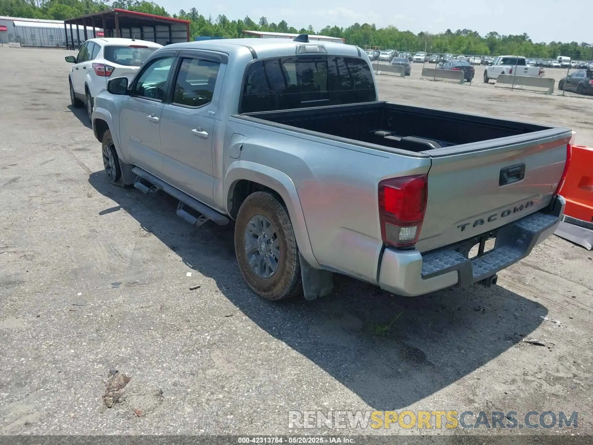3 fotografías del automóvil dañado 3TMAZ5CN5NM181423 TOYOTA TACOMA 2022