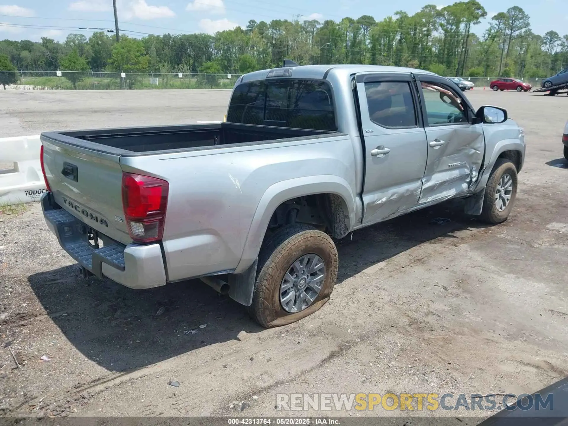 4 fotografías del automóvil dañado 3TMAZ5CN5NM181423 TOYOTA TACOMA 2022