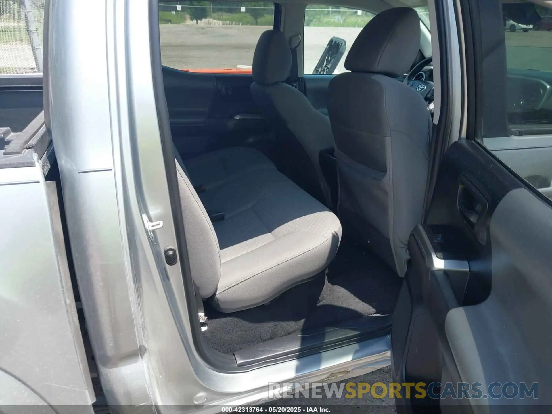 8 fotografías del automóvil dañado 3TMAZ5CN5NM181423 TOYOTA TACOMA 2022
