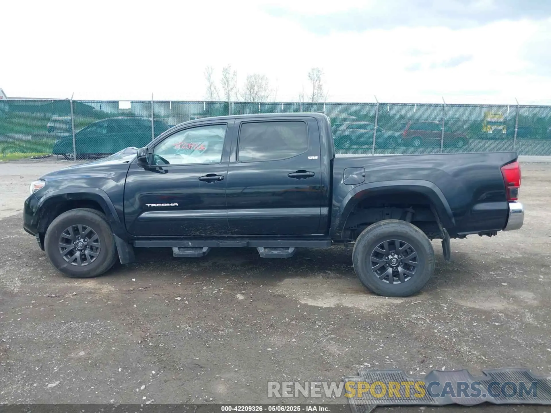 14 fotografías del automóvil dañado 3TMAZ5CN5NM192566 TOYOTA TACOMA 2022