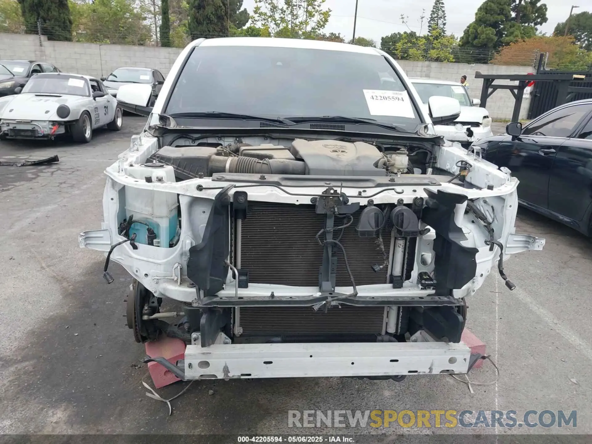 11 fotografías del automóvil dañado 3TMAZ5CN6NM172990 TOYOTA TACOMA 2022
