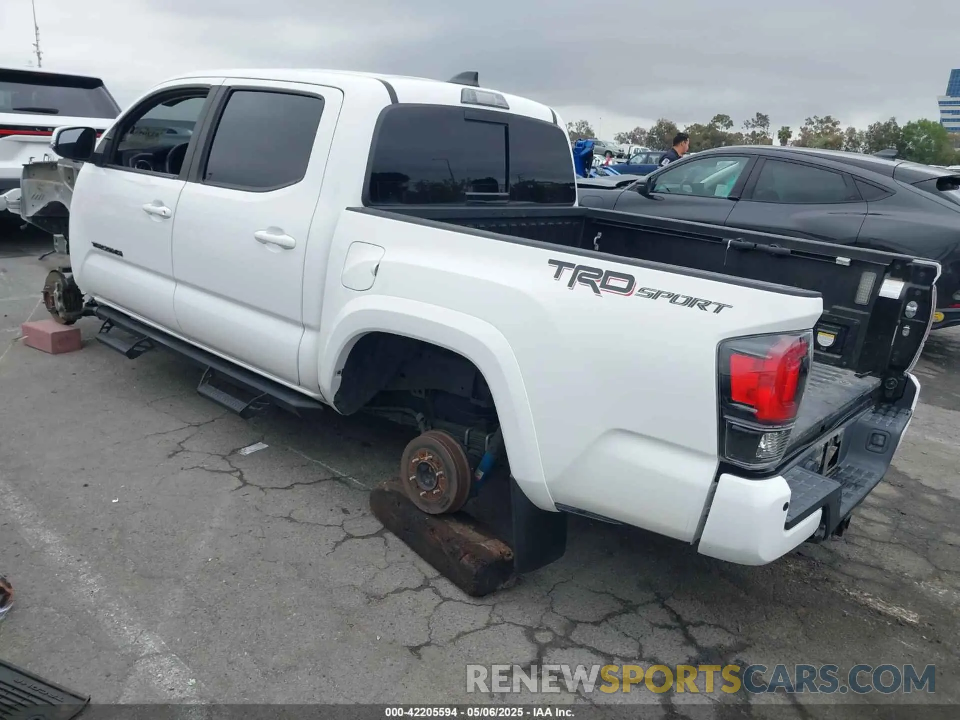 3 fotografías del automóvil dañado 3TMAZ5CN6NM172990 TOYOTA TACOMA 2022