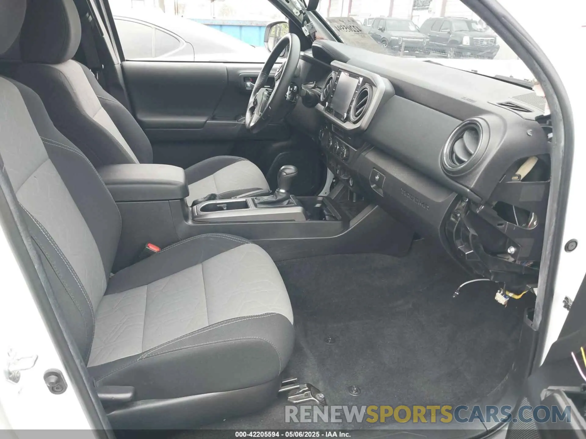 5 fotografías del automóvil dañado 3TMAZ5CN6NM172990 TOYOTA TACOMA 2022