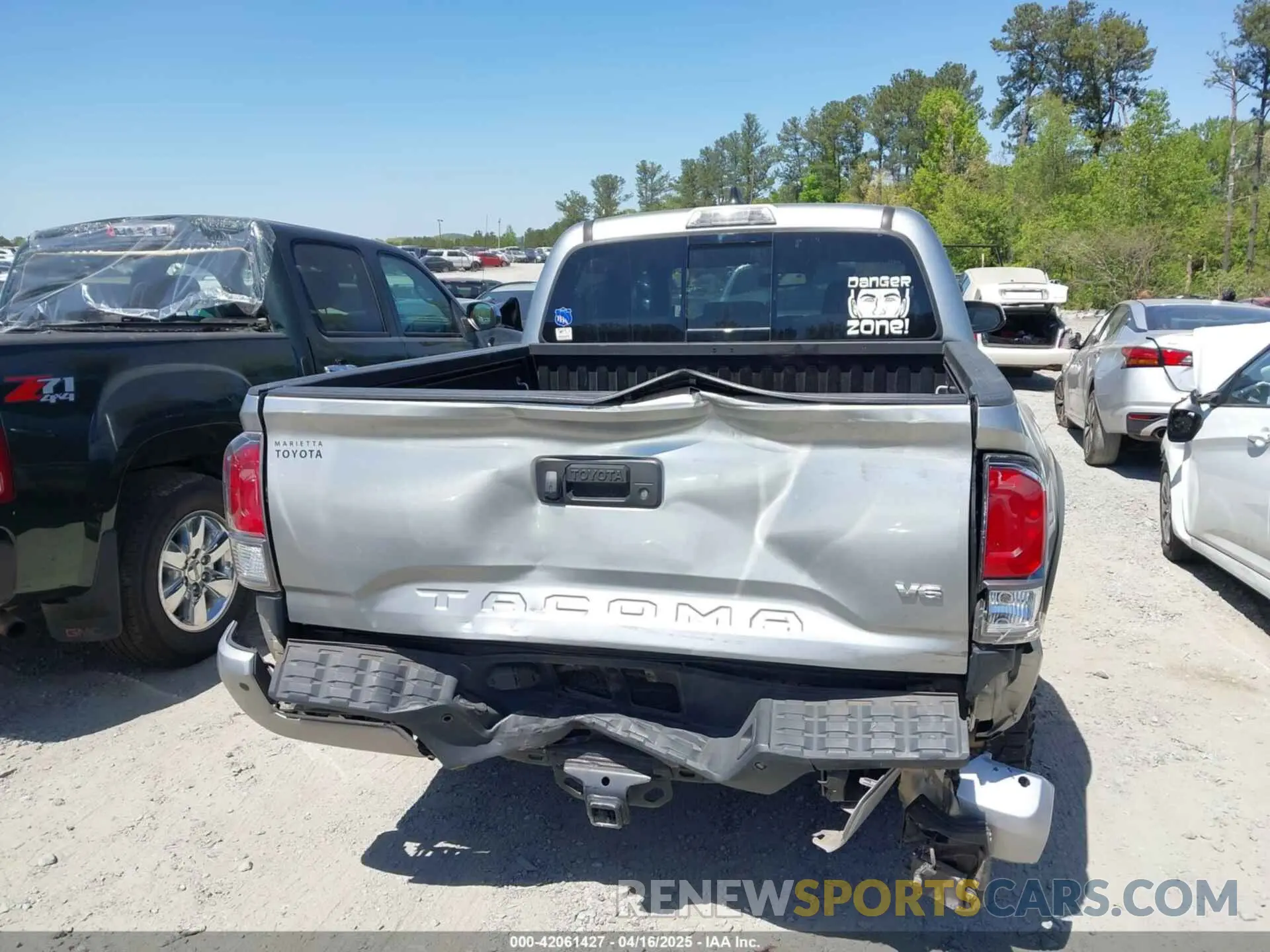 16 fotografías del automóvil dañado 3TMAZ5CN6NM176313 TOYOTA TACOMA 2022