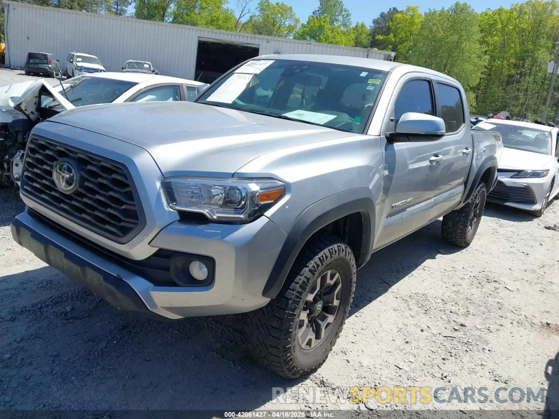 2 fotografías del automóvil dañado 3TMAZ5CN6NM176313 TOYOTA TACOMA 2022