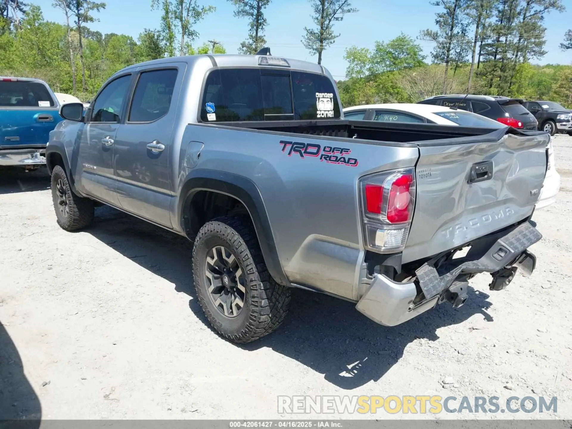 3 fotografías del automóvil dañado 3TMAZ5CN6NM176313 TOYOTA TACOMA 2022