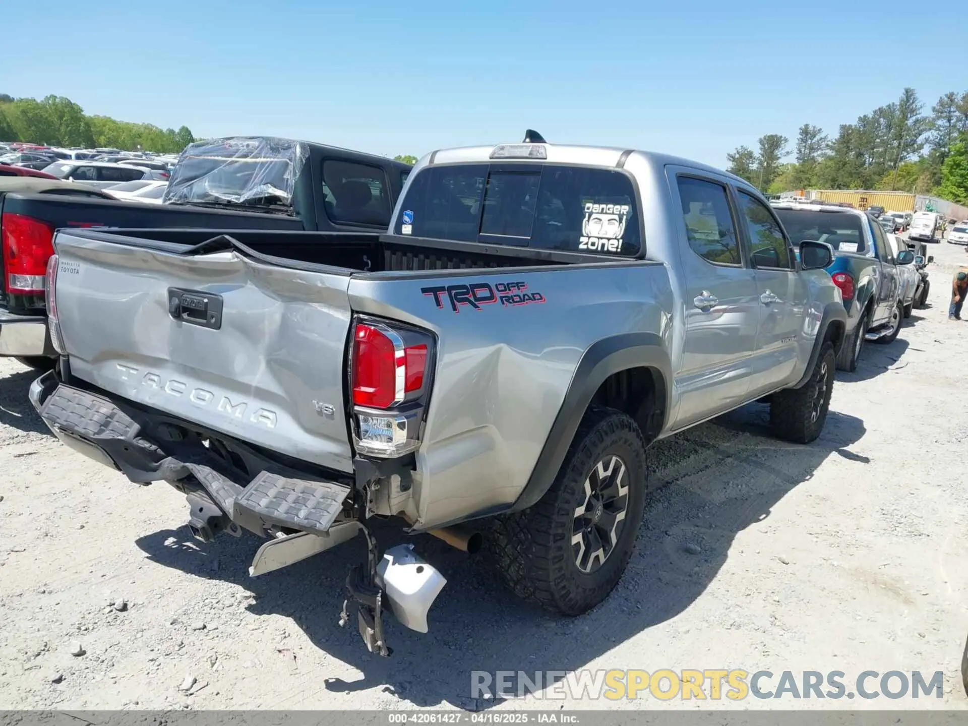 4 fotografías del automóvil dañado 3TMAZ5CN6NM176313 TOYOTA TACOMA 2022
