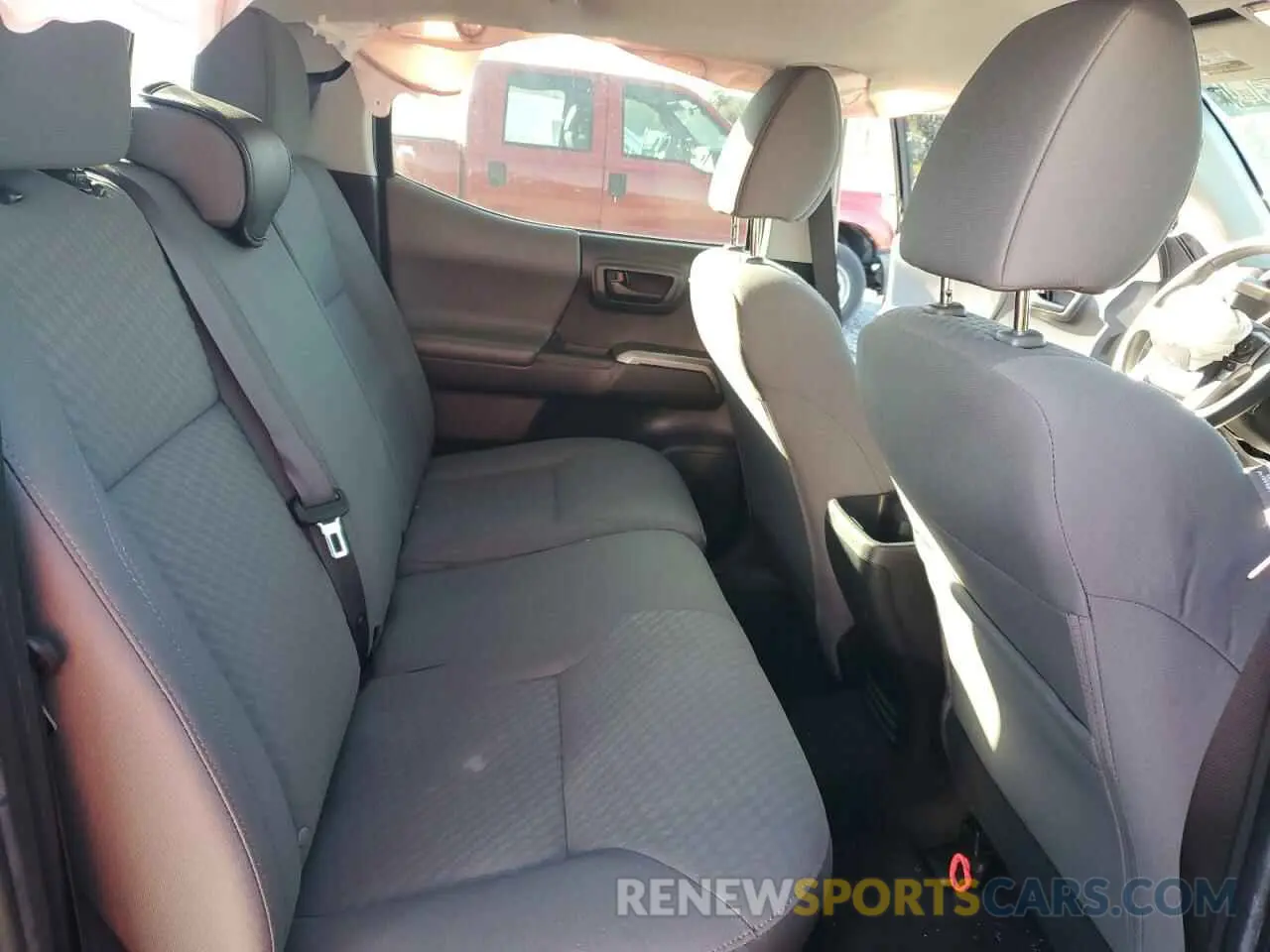 10 fotografías del automóvil dañado 3TMAZ5CN6NM180992 TOYOTA TACOMA 2022