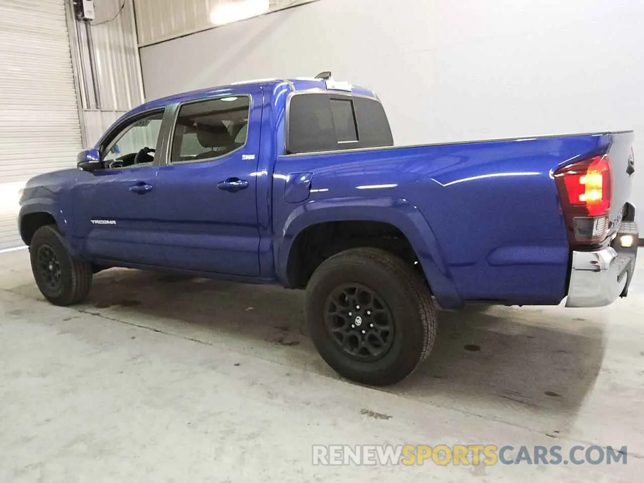 2 fotografías del automóvil dañado 3TMAZ5CN6NM189109 TOYOTA TACOMA 2022